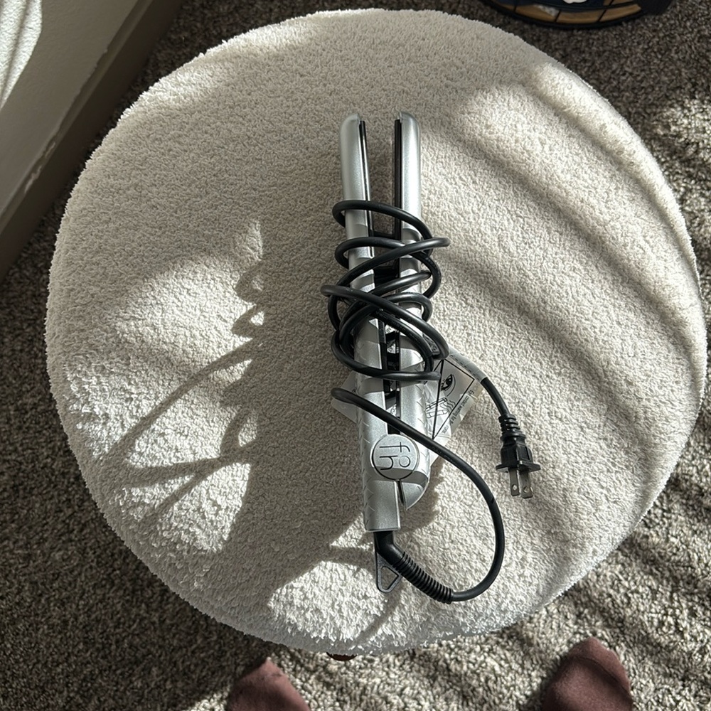 Hair straightener
